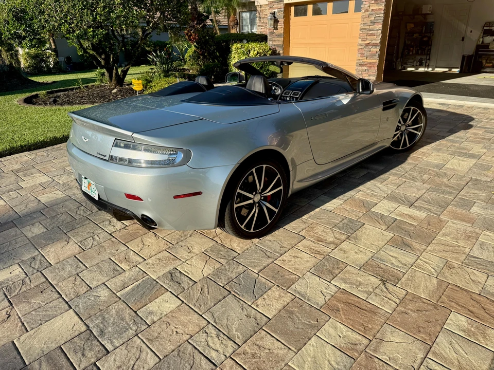 2011 Aston Martin V8 Vantage (2006-2017) - Image 14 of 31