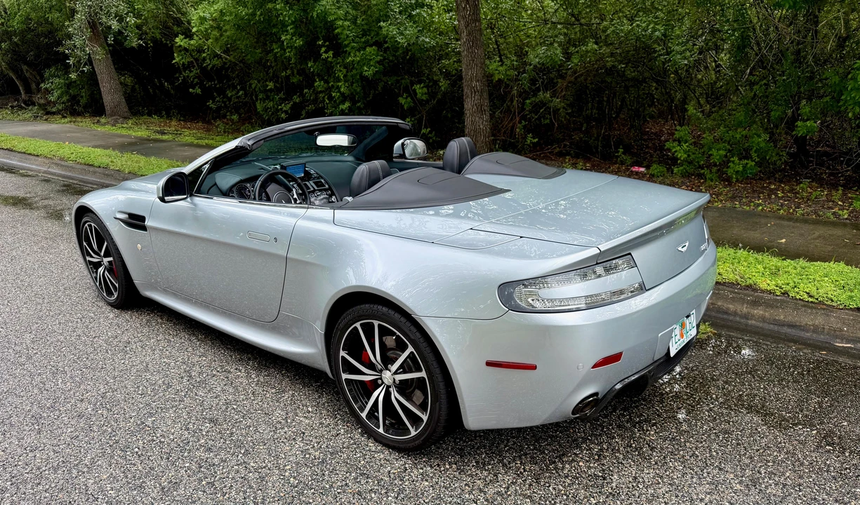 2011 Aston Martin V8 Vantage (2006-2017) - Image 12 of 31