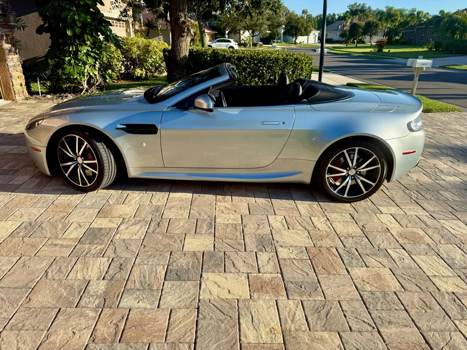 2011 Aston Martin V8 Vantage (2006-2017) - Image 9 of 31