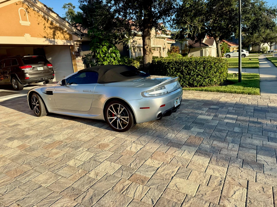 2011 Aston Martin V8 Vantage (2006-2017) - Image 25 of 31