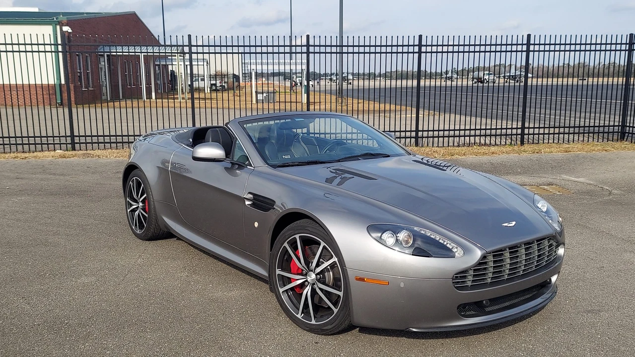 2011 Aston Martin V8 Vantage (2006-2017) - Image 24 of 31