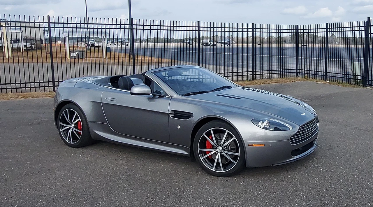 2011 Aston Martin V8 Vantage (2006-2017) - Image 30 of 31