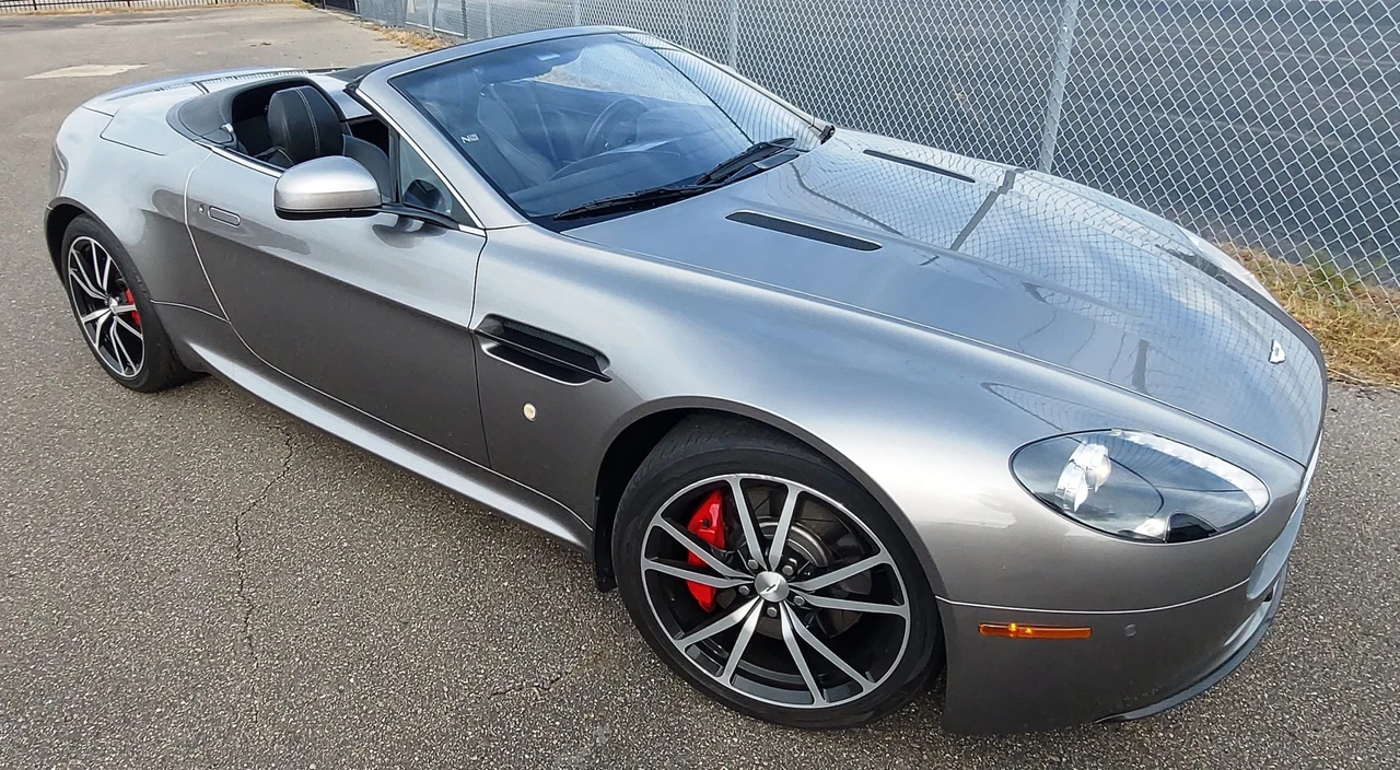 2011 Aston Martin V8 Vantage (2006-2017) - Image 26 of 31