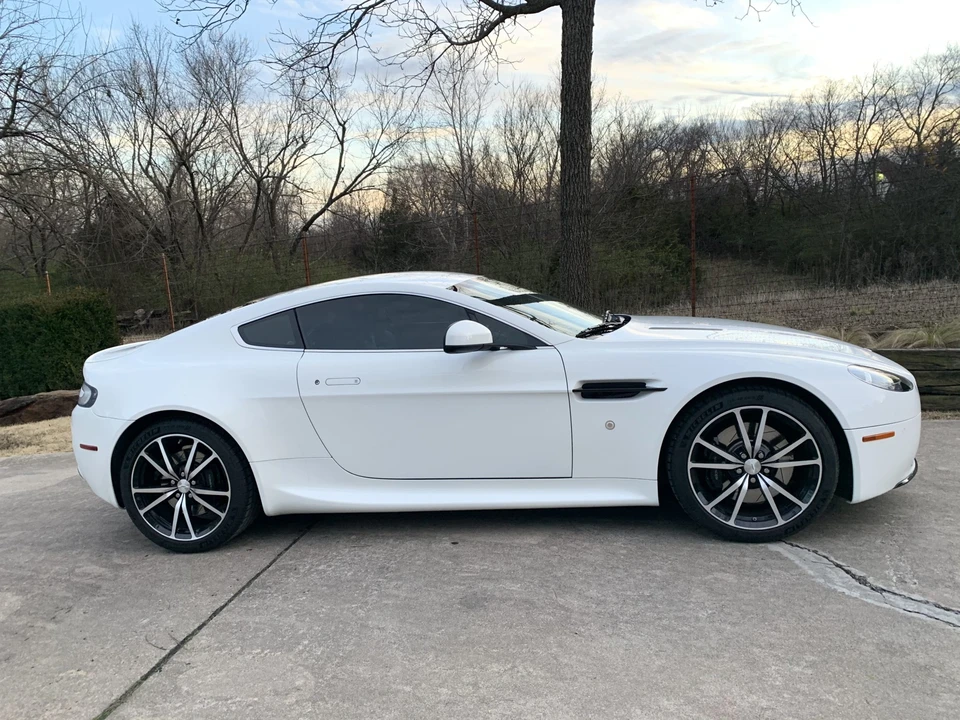 2011 Aston Martin V8 Vantage (2006-2017) - Image 12 of 31
