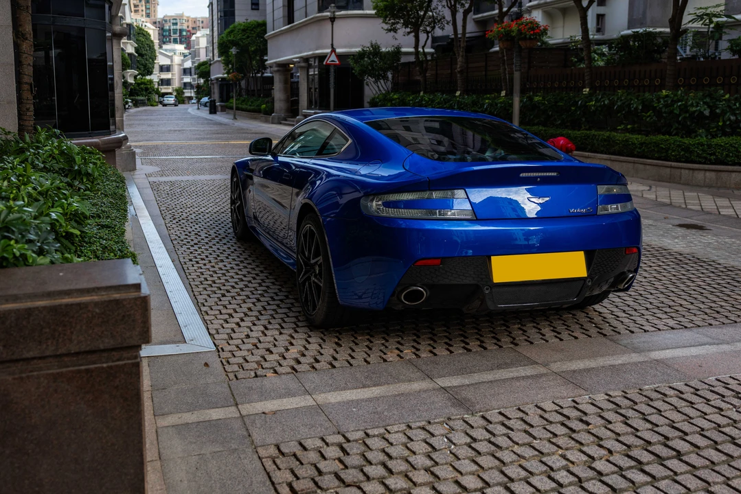 2011 Aston Martin V8 Vantage (2006-2017) - Image 7 of 31