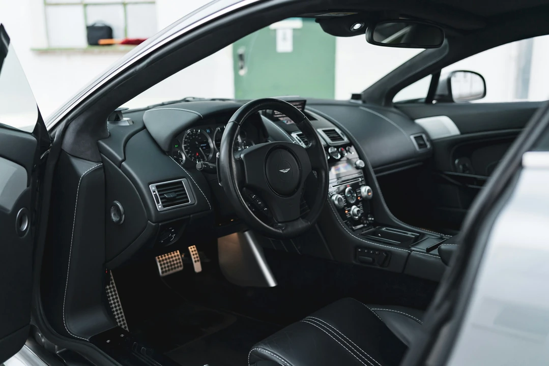 2011 Aston Martin V8 Vantage (2006-2017) - Image 4 of 21