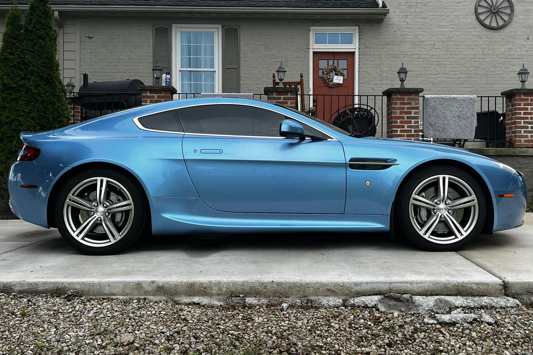 2011 Aston Martin V8 Vantage (2006-2017) - Image 4 of 31