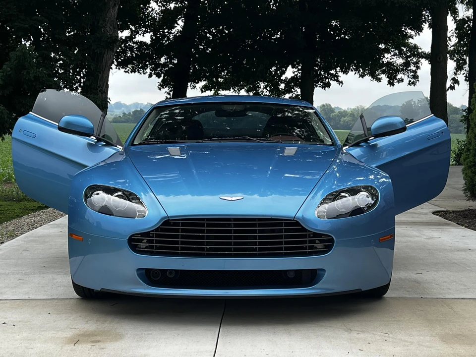 2011 Aston Martin V8 Vantage (2006-2017) - Image 10 of 31
