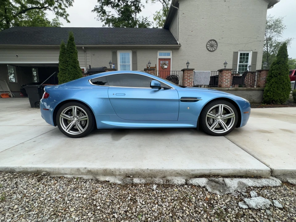 2011 Aston Martin V8 Vantage (2006-2017) - Image 27 of 31