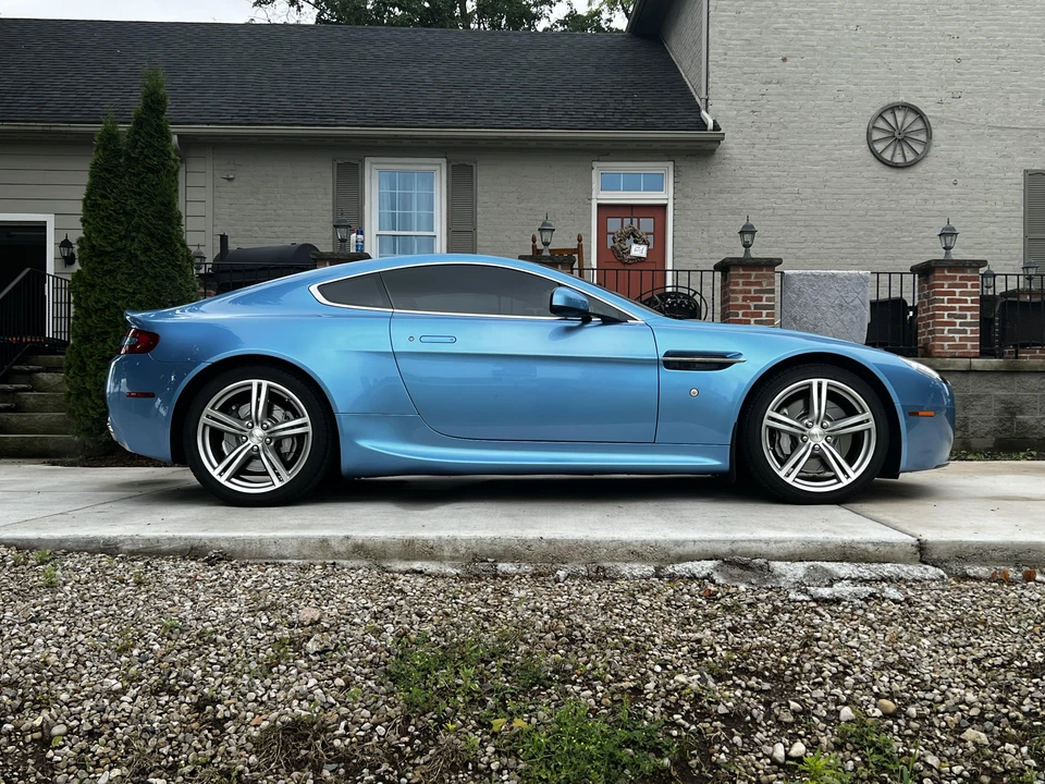 2011 Aston Martin V8 Vantage (2006-2017) - Image 28 of 31