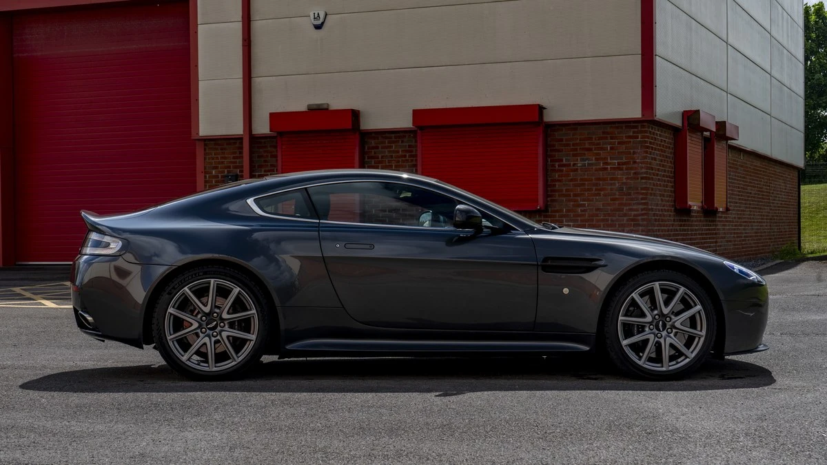 2011 Aston Martin V8 Vantage (2006-2017) - Image 17 of 30