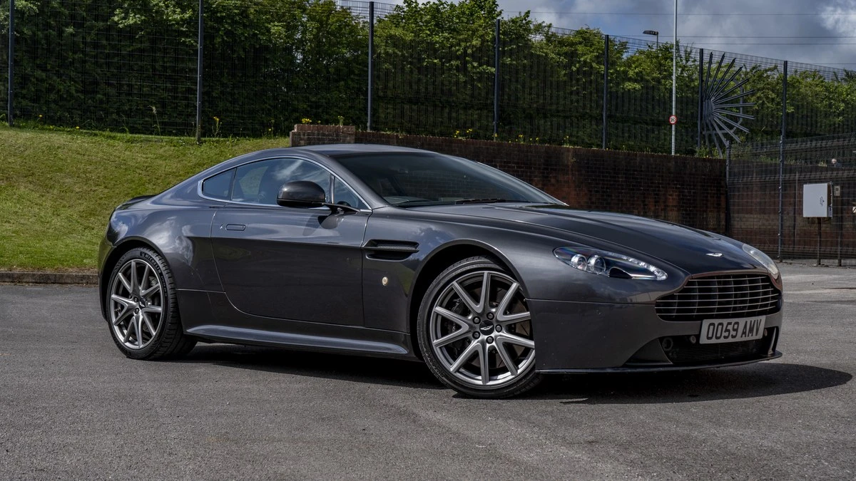 2011 Aston Martin V8 Vantage (2006-2017) - Image 2 of 30