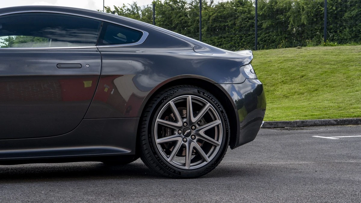 2011 Aston Martin V8 Vantage (2006-2017) - Image 27 of 30