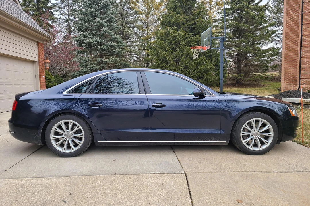 2011 Audi D4 A8 - Image 3 of 31