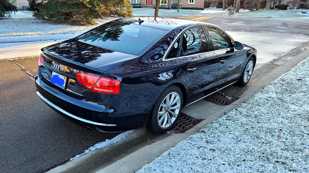2011 Audi D4 A8 - Image 13 of 31