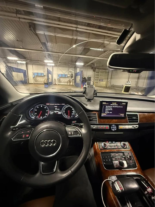 2011 Audi D4 A8 - Image 3 of 9