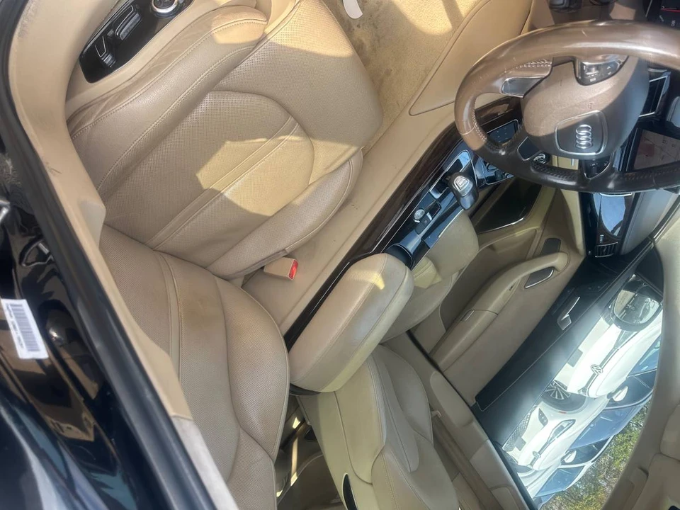 2011 Audi D4 A8 - Image 7 of 24