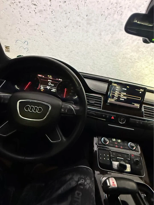 2011 Audi D4 A8 - Image 2 of 2