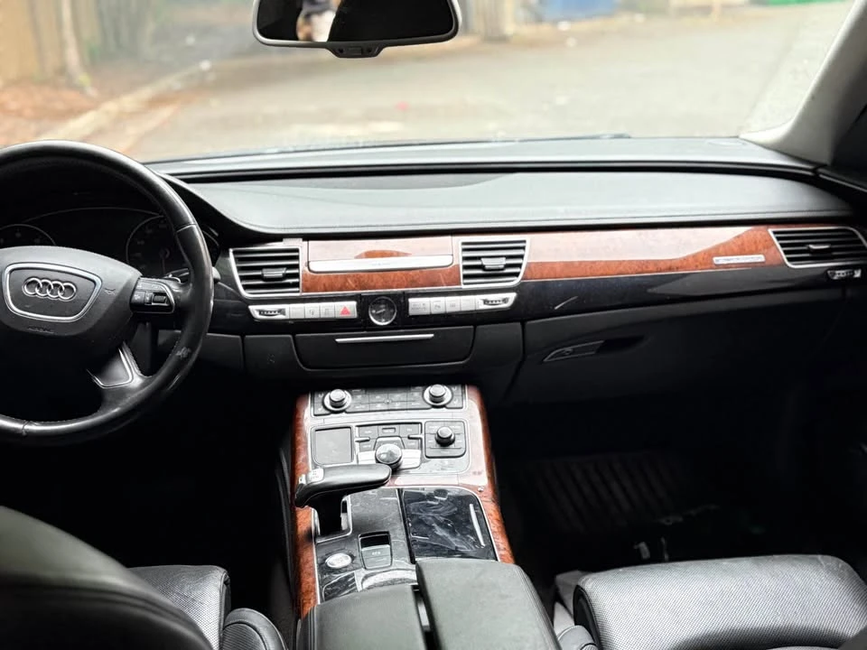 2011 Audi D4 A8 - Image 10 of 19