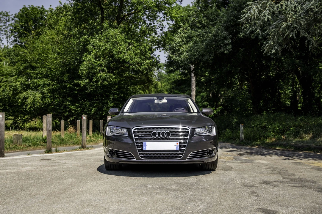 2011 Audi D4 A8 - Image 2 of 31