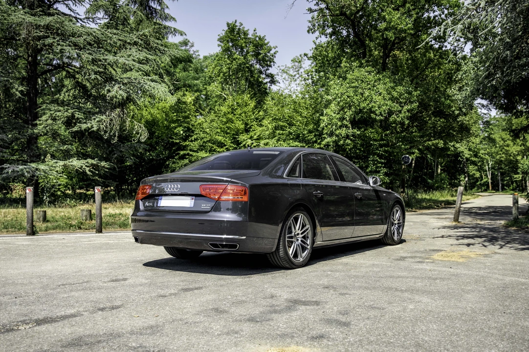 2011 Audi D4 A8 - Image 5 of 31