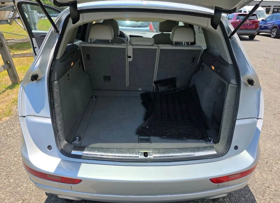 2011 Audi 8R Q5 - Image 8 of 8