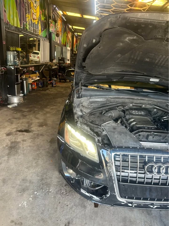 2011 Audi 8R Q5 - Image 2 of 5
