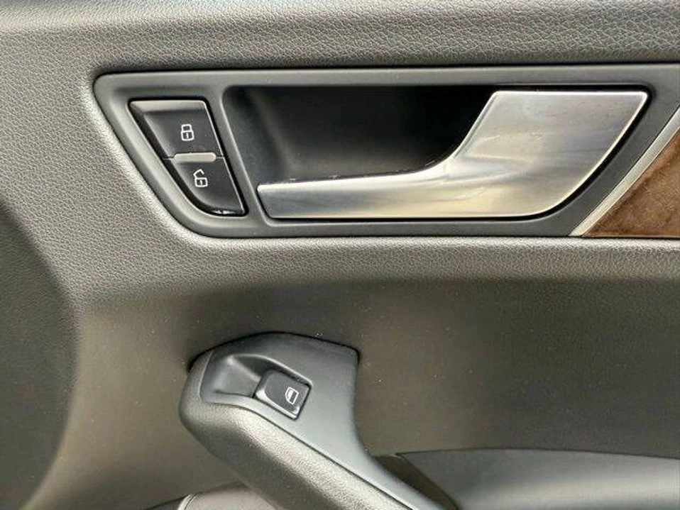 2011 Audi 8R Q5 - Image 7 of 20