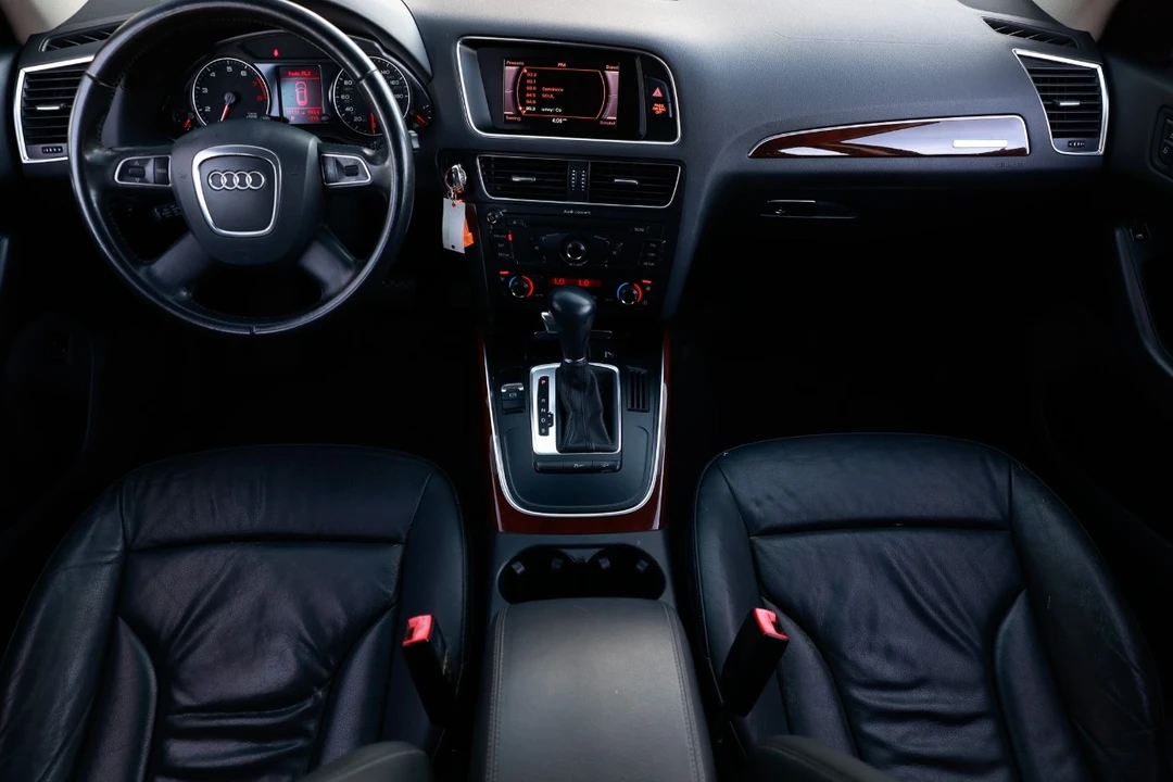 2011 Audi 8R Q5 - Image 2 of 21