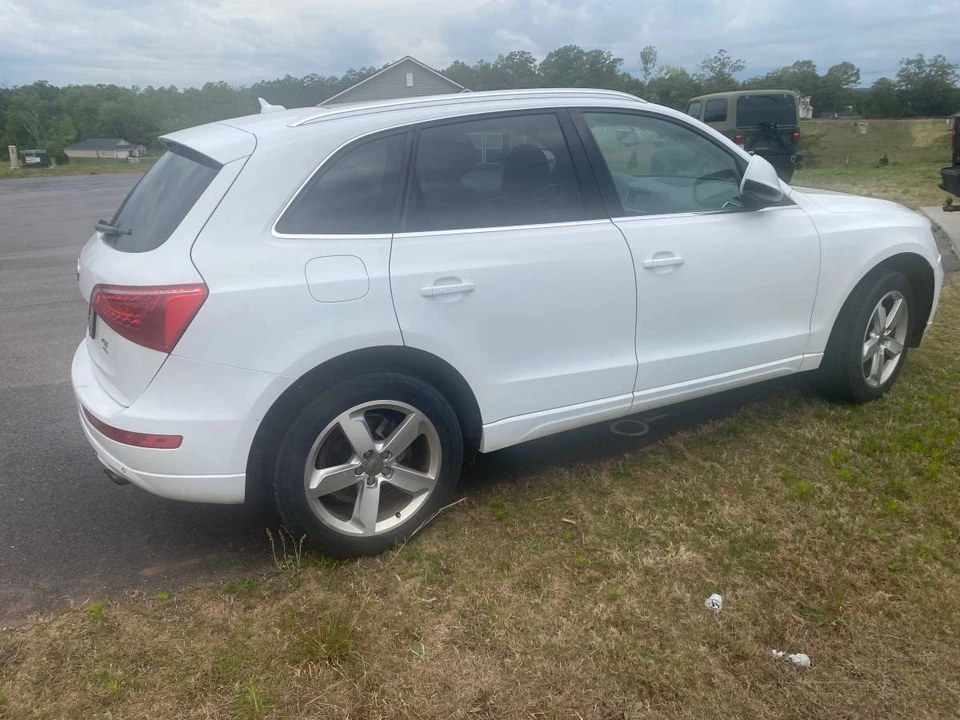 2011 Audi 8R Q5 - Image 2 of 10
