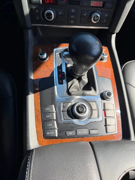 2011 Audi 4L Q7 - Image 6 of 8