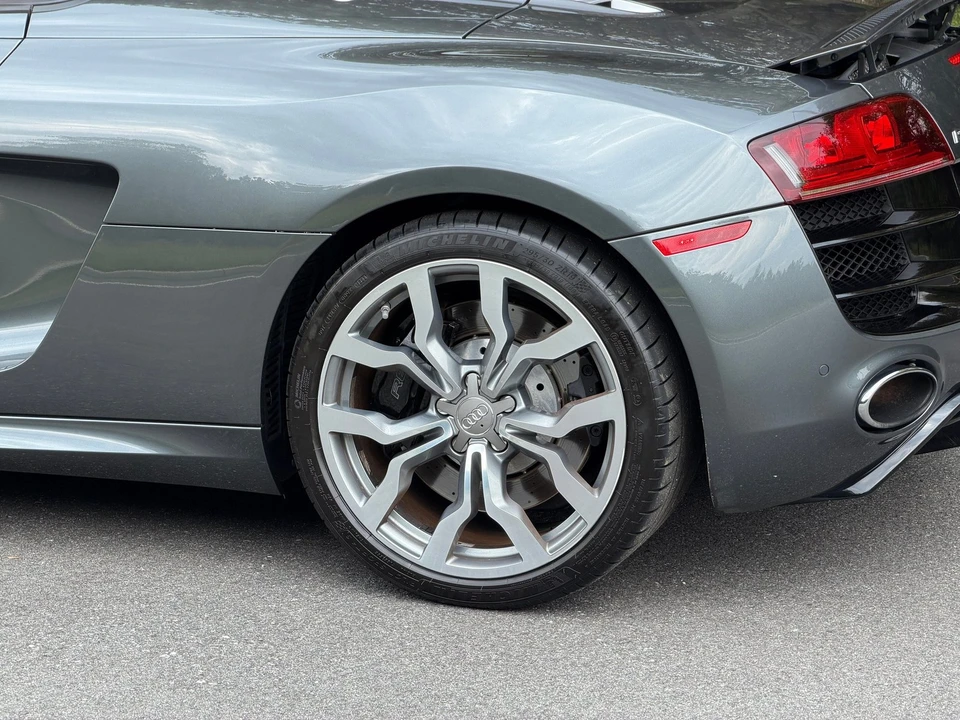 2011 Audi 42 R8 - Image 7 of 31