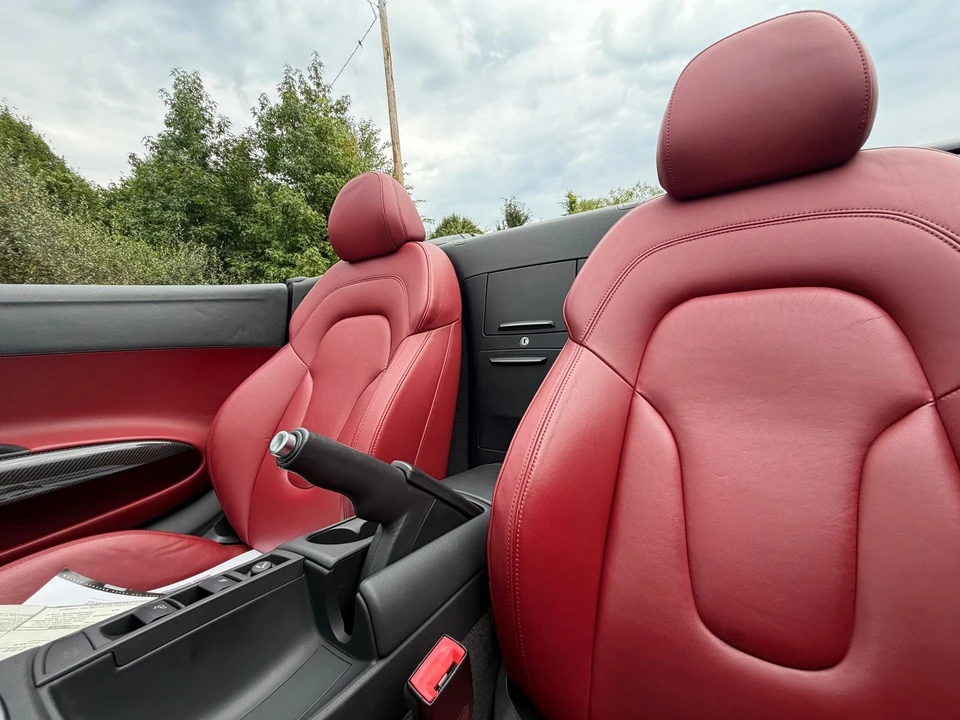 2011 Audi 42 R8 - Image 25 of 31