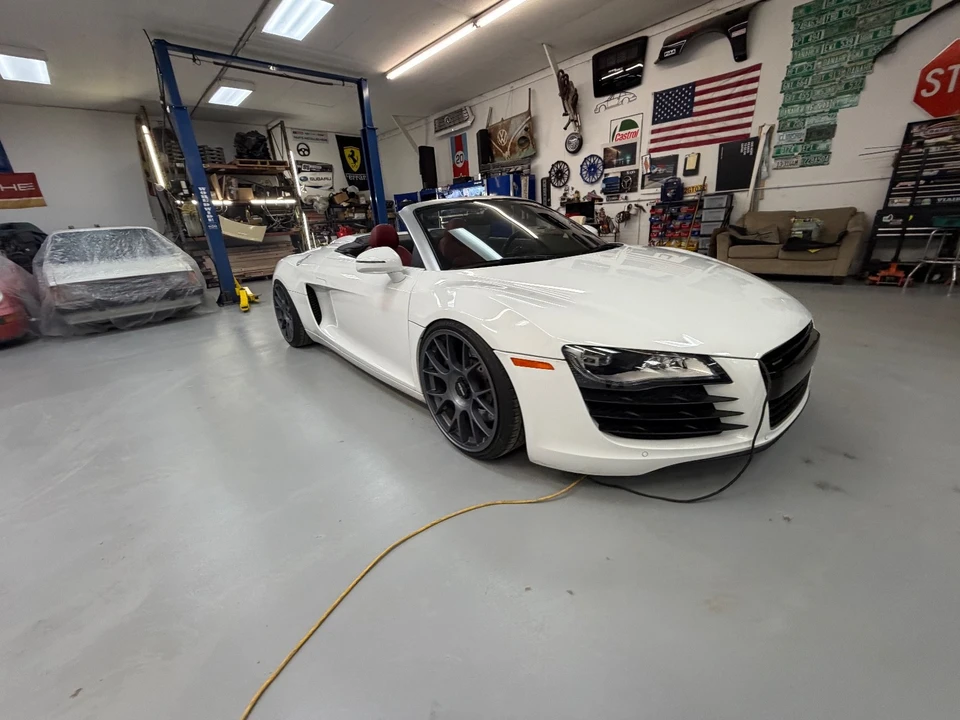 2011 Audi 42 R8 - Image 9 of 17