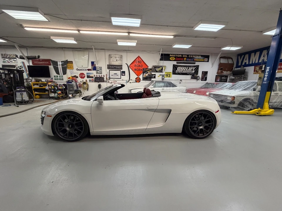 2011 Audi 42 R8 - Image 6 of 17