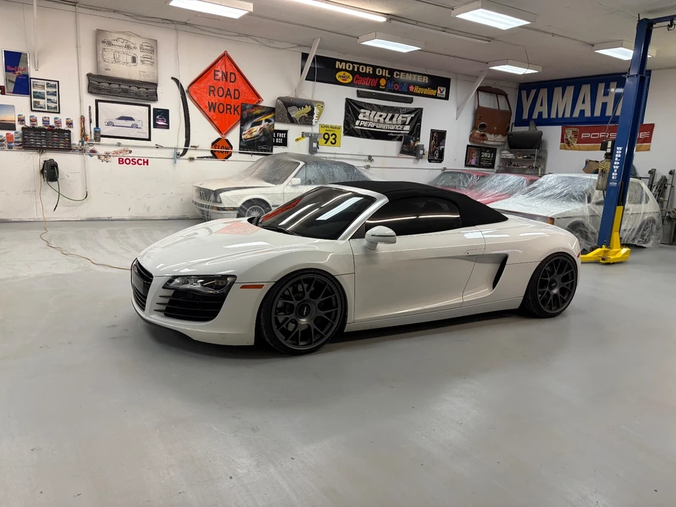 2011 Audi 42 R8 - Image 14 of 17