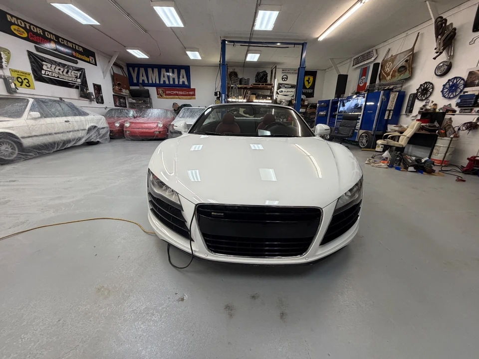 2011 Audi 42 R8 - Image 8 of 17