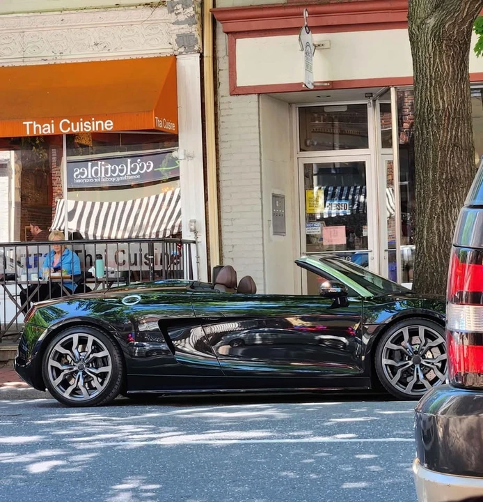 2011 Audi 42 R8 - Image 2 of 17