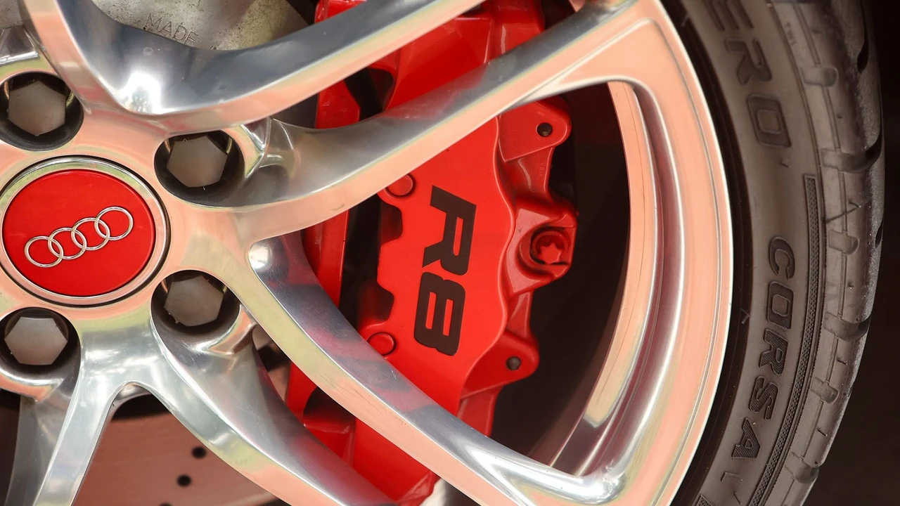 2011 Audi 42 R8 - Image 24 of 31