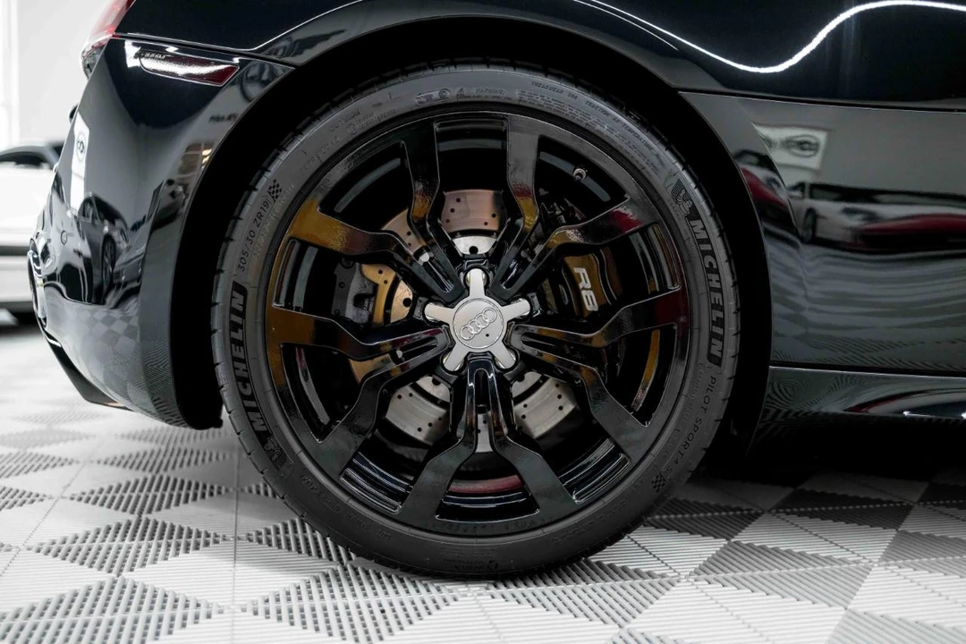 2011 Audi 42 R8 - Image 27 of 31