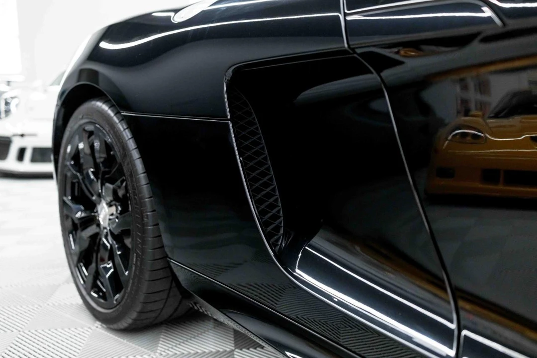 2011 Audi 42 R8 - Image 9 of 31