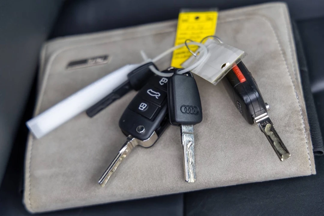2011 Audi 42 R8 - Image 11 of 16