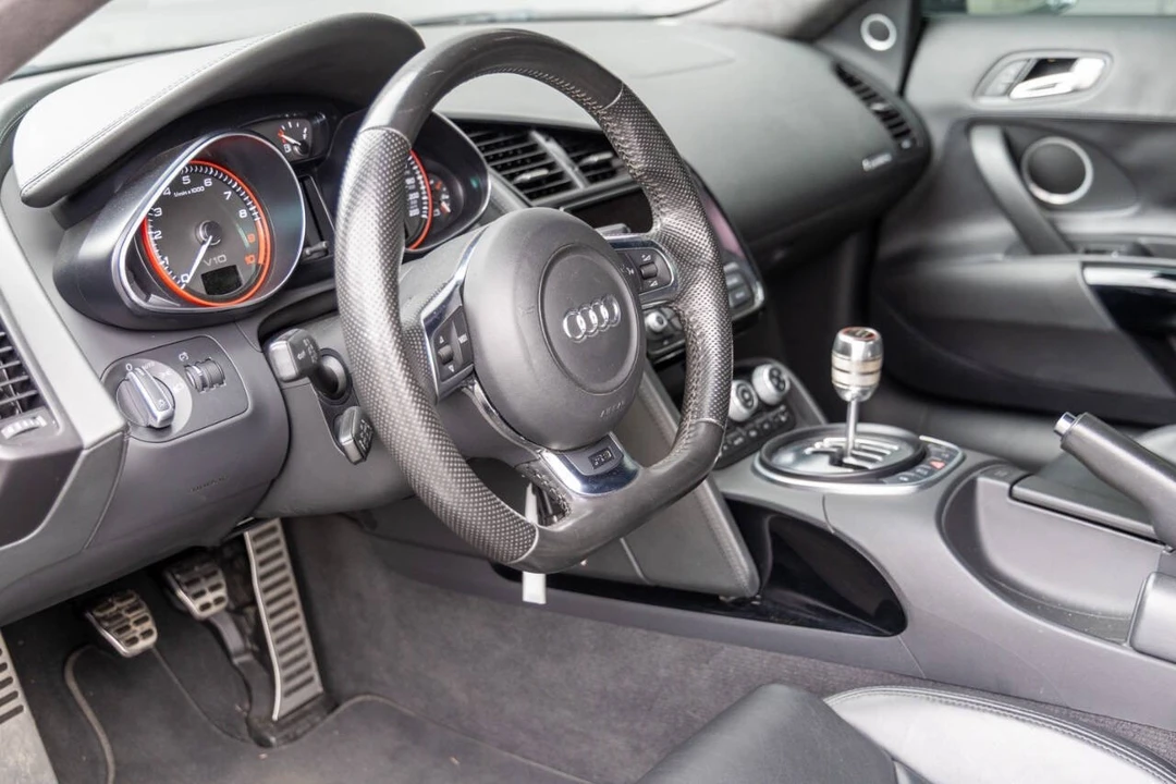2011 Audi 42 R8 - Image 7 of 16