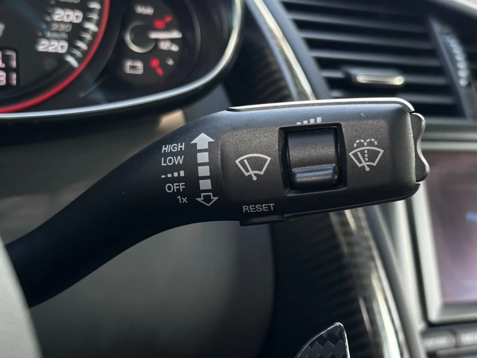 2011 Audi 42 R8 - Image 25 of 31
