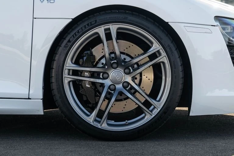 2011 Audi 42 R8 - Image 6 of 12