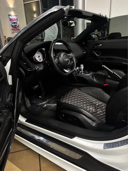 2011 Audi 42 R8 - Image 8 of 11