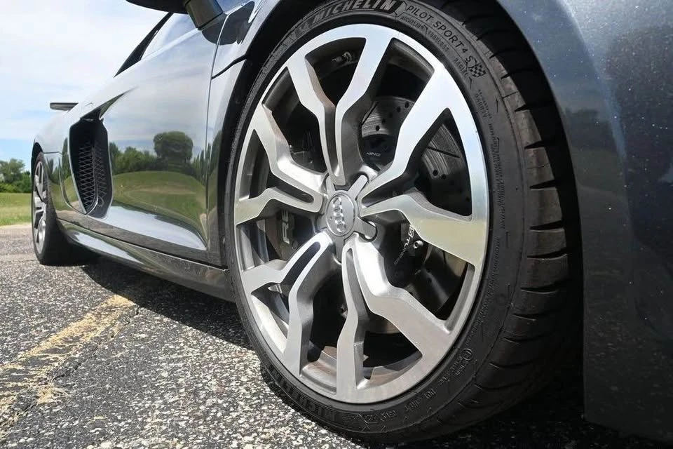2011 Audi 42 R8 - Image 9 of 17