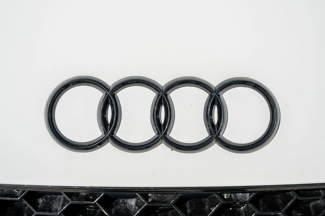 2011 Audi 42 R8 - Image 16 of 31