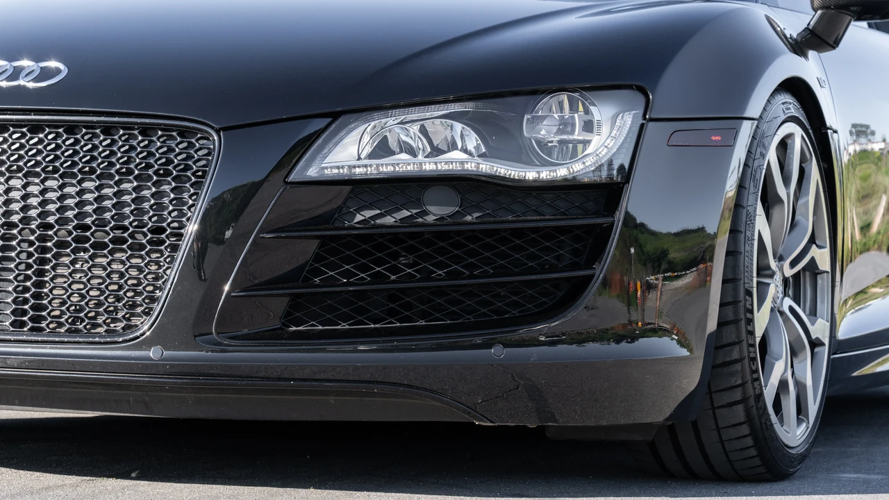 2011 Audi 42 R8 - Image 26 of 31