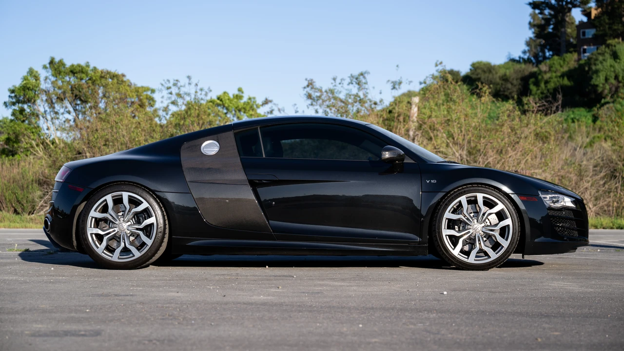 2011 Audi 42 R8 - Image 4 of 31